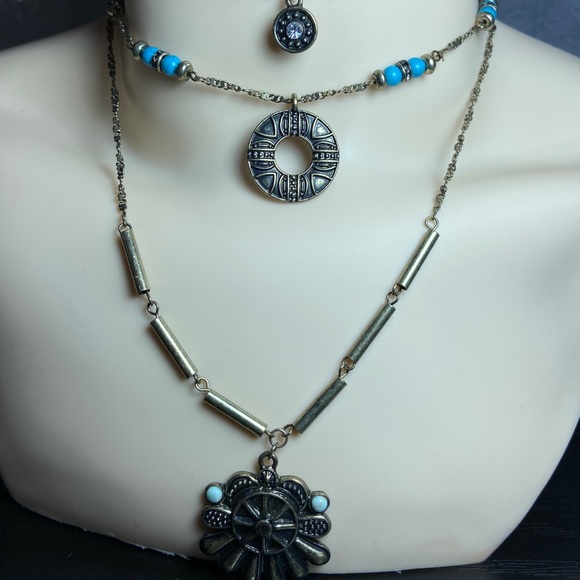 Gorgeous Choker Necklace - Picture 2 of 2